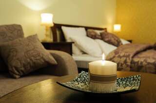 Апарт-отели Embrace Guestrooms & Apartments Пярну Улучшенный двухместный номер с 1 двуспальной кроватью и диваном-5